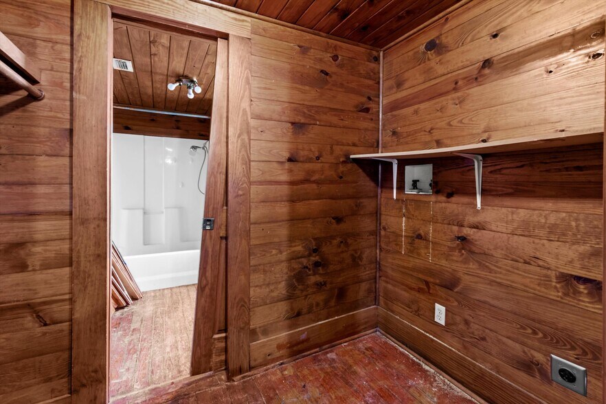 More Photos Of 1000 Rohde Rd, Kyle Service For Lease