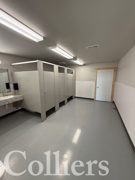 More Photos Of 805 Parkcentre Way, Nampa Warehouse For Lease