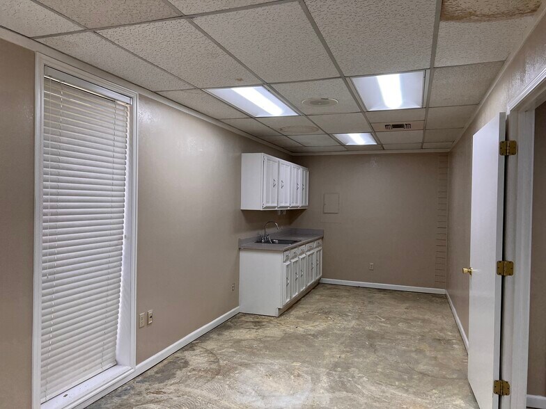 More Photos Of 5637 N Pershing Ave, Stockton Medical For Lease
