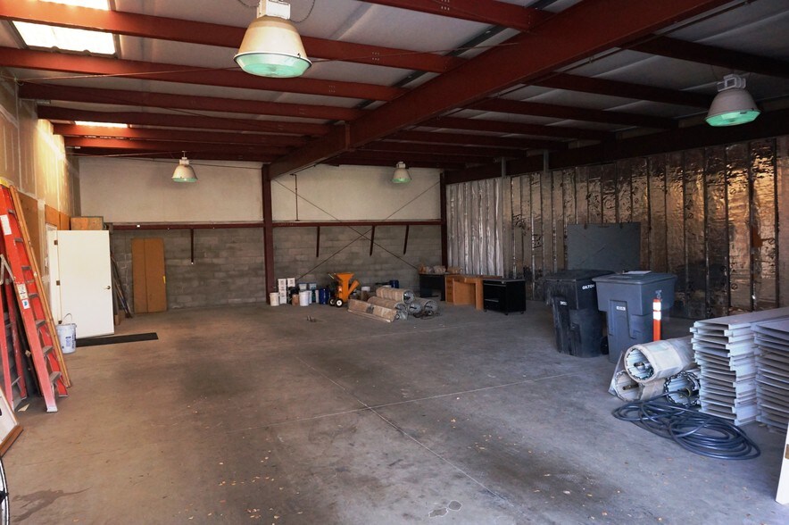 More Photos Of 538 S 5th Ave, Oakdale Light Distribution For Lease