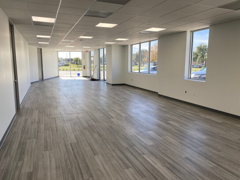 More Photos Of 10450 Greens Crossing Blvd, Houston Distribution For Sale