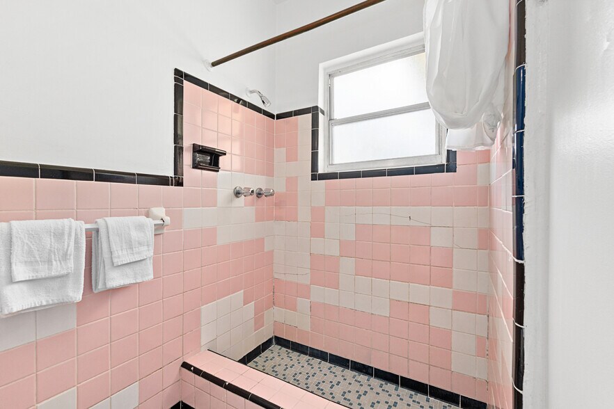 More Photos Of 801 Ridgewood Ave, Holly Hill Hotel For Sale