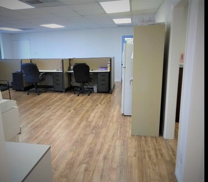 More Photos Of 1039 N Interstate 35E, Carrollton Research And Development For Lease