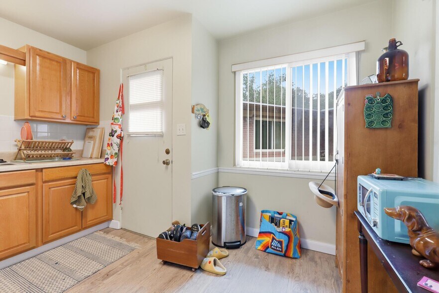 More Photos Of 642 Harwood St, Orlando Apartments For Sale