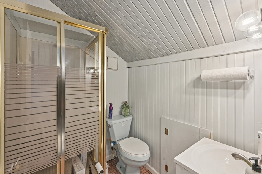 More Photos Of 56 N Franklin St, Delaware Freestanding For Sale