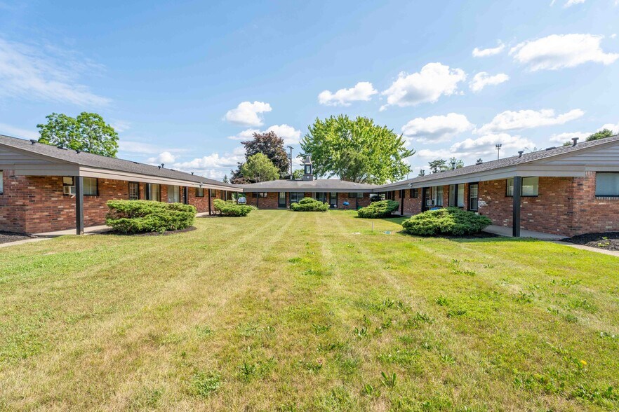 More Photos Of 3065 S Commerce Rd, Walled Lake Apartments For Sale