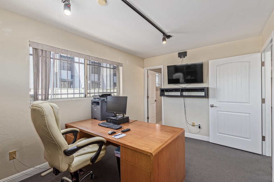 More Photos Of 8545 N Black Canyon Hwy, Phoenix Medical For Sale