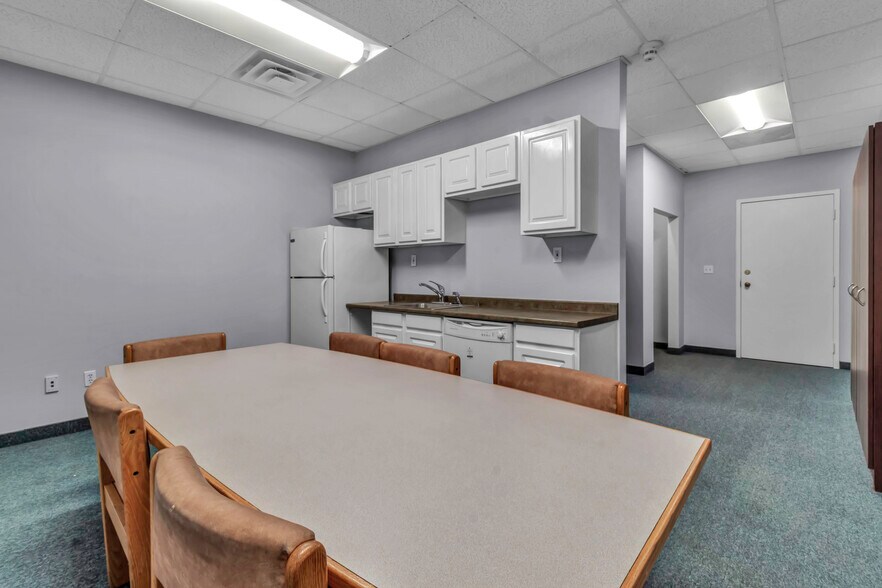 More Photos Of 1083 Delaware Ave, Buffalo Medical For Lease