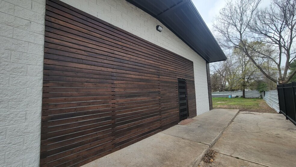 More Photos Of 8603 Shoal Creek Dr, Houston Warehouse For Sale