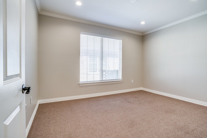 More Photos Of 425 Old Newman Rd, Frisco Medical For Lease
