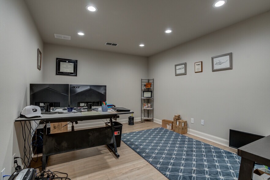 More Photos Of 604 E County Road 7200, Lubbock Office Residential For Sale