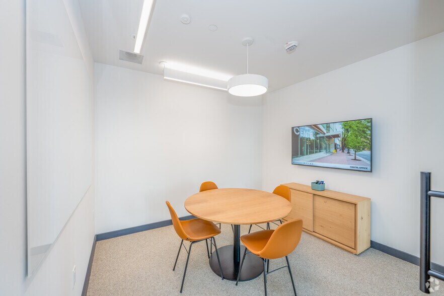 More Photos Of 1525 11th Ave, Seattle Coworking Space