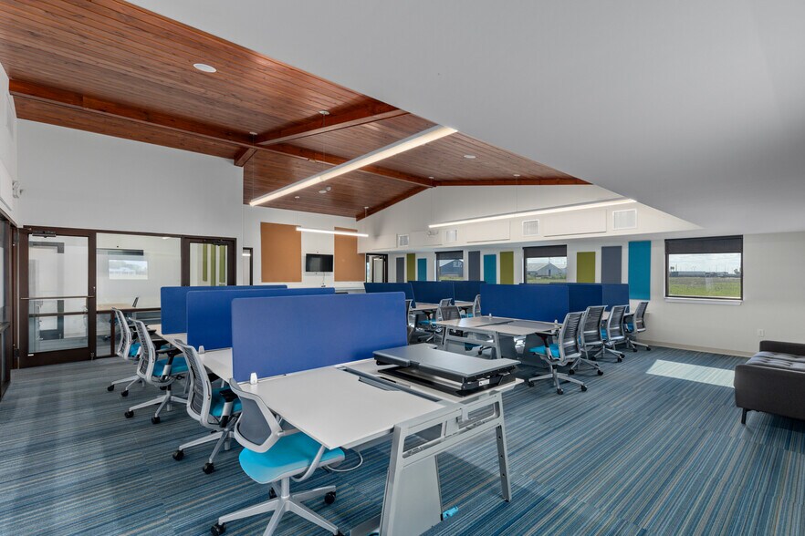 More Photos Of 1403 W Stamer Dr, Litchfield Restaurant For Lease