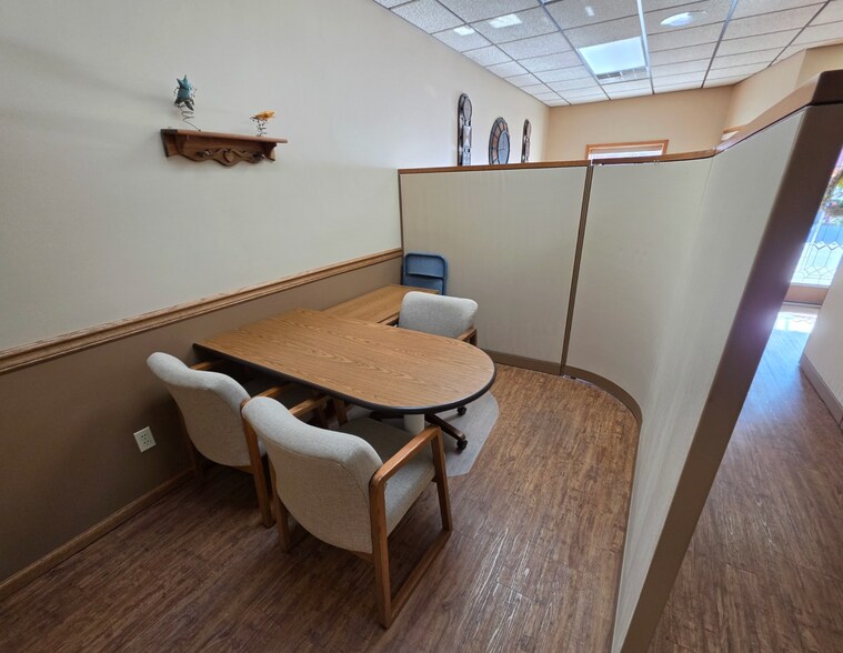 More Photos Of 204 S Washington St, Mc Leansboro Office For Sale