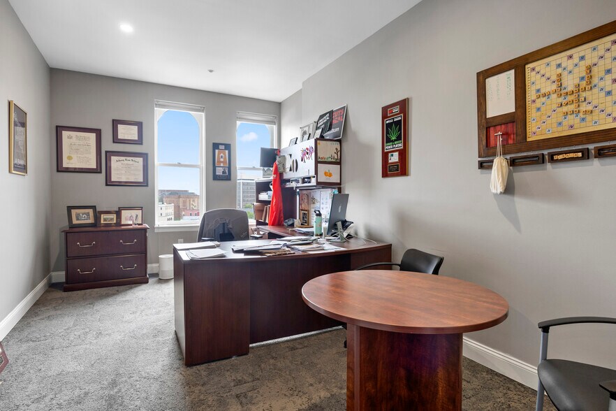 More Photos Of 76 N Pearl St, Albany Apartments For Lease