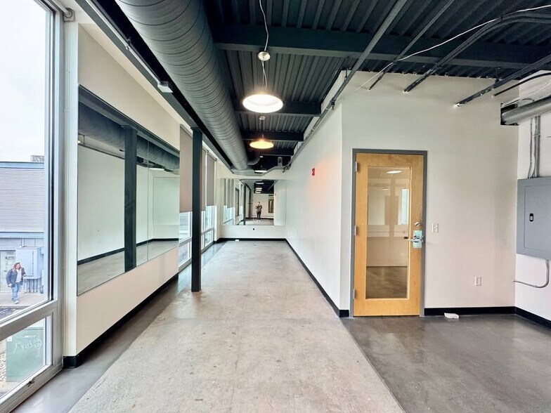 More Photos Of 500-520 W 75th St, Kansas City Storefront Retail Office For Lease