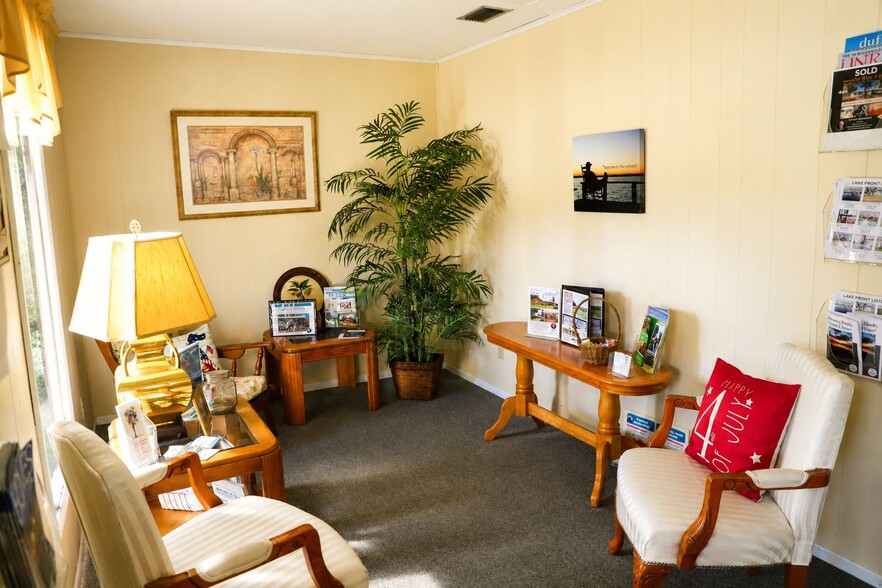 More Photos Of 7230 SE US Highway 301, Hawthorne Office For Sale
