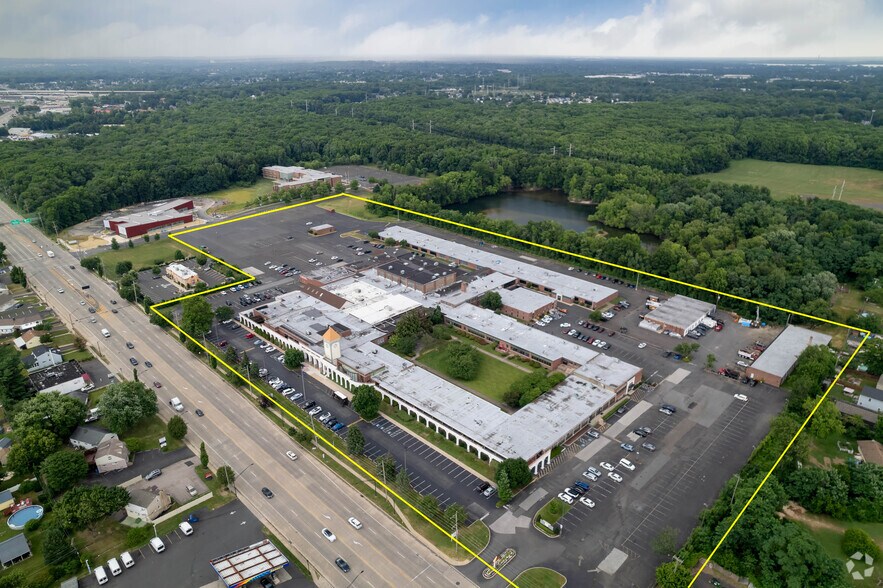 More Photos Of 1200-1298 Veterans Hwy, Bristol Office For Lease