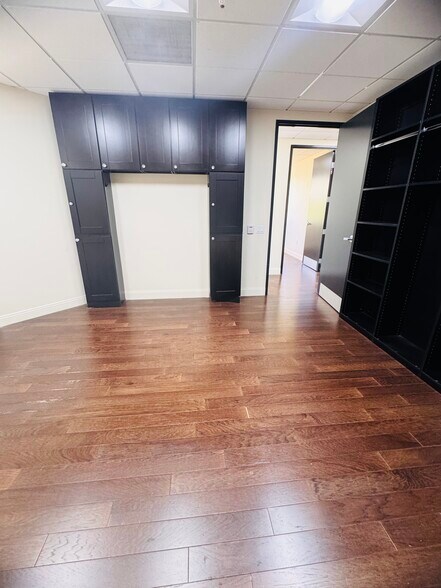 More Photos Of 21731 Ventura Blvd, Woodland Hills Medical For Lease