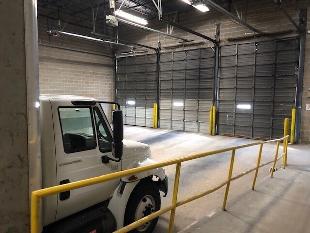 More Photos Of 1111 S Wheeling Rd, Wheeling Warehouse For Lease