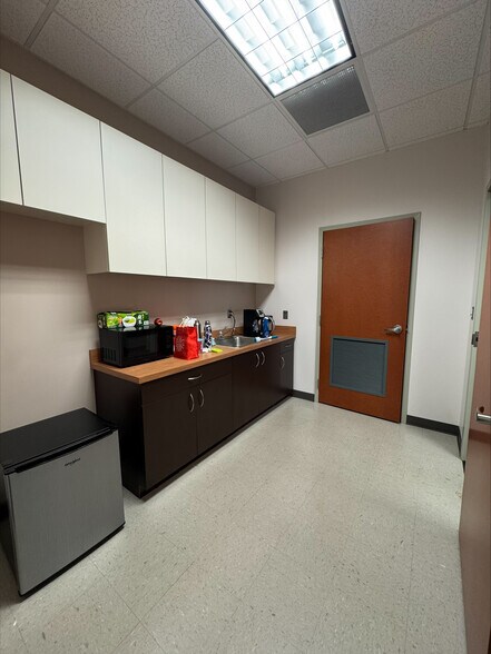 More Photos Of 44095 Pipeline Plz, Ashburn Medical For Lease