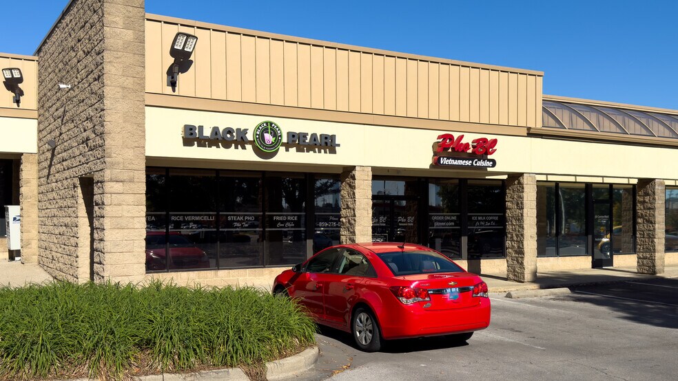 More Photos Of 2307-2375 Nicholasville Rd, Lexington Unknown For Lease