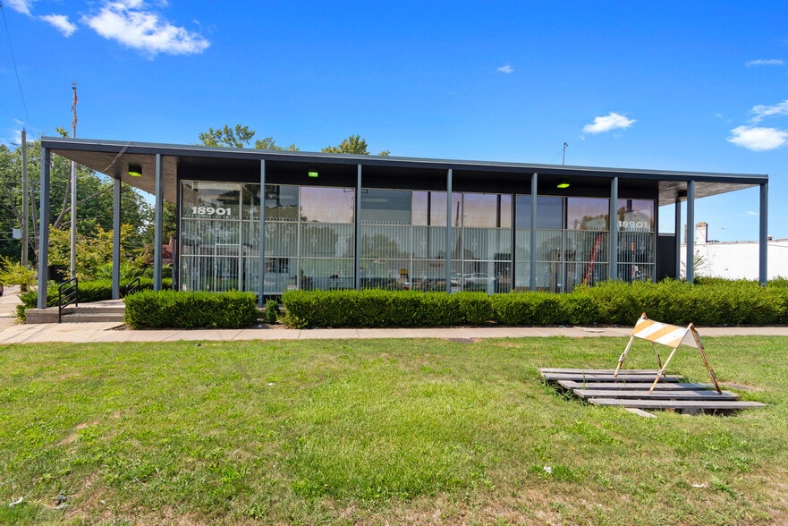 More Photos Of 18901 Kelly Rd, Detroit Bank For Sale