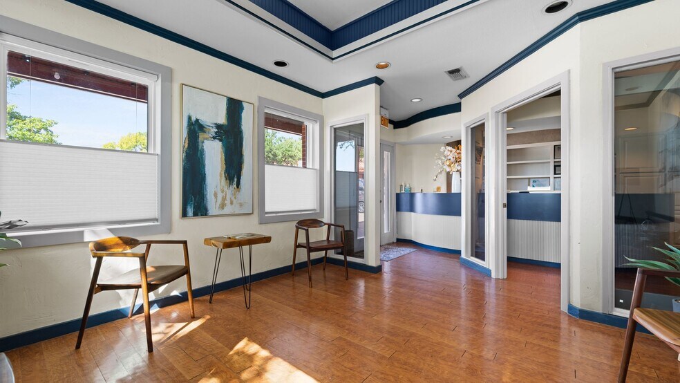 More Photos Of 189 Historic Town Sq, Lancaster Medical For Sale