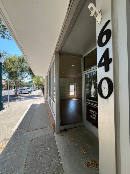More Photos Of 640 Vernon St, Roseville Freestanding For Lease