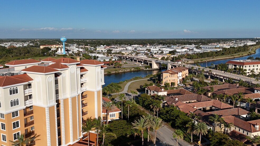 More Photos Of 127 Tampa Ave E, Venice Storefront Retail Office For Lease