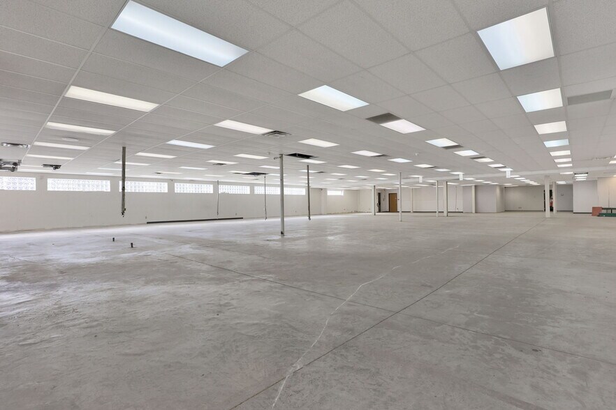 More Photos Of 799 N Hague Ave, Columbus Warehouse For Lease