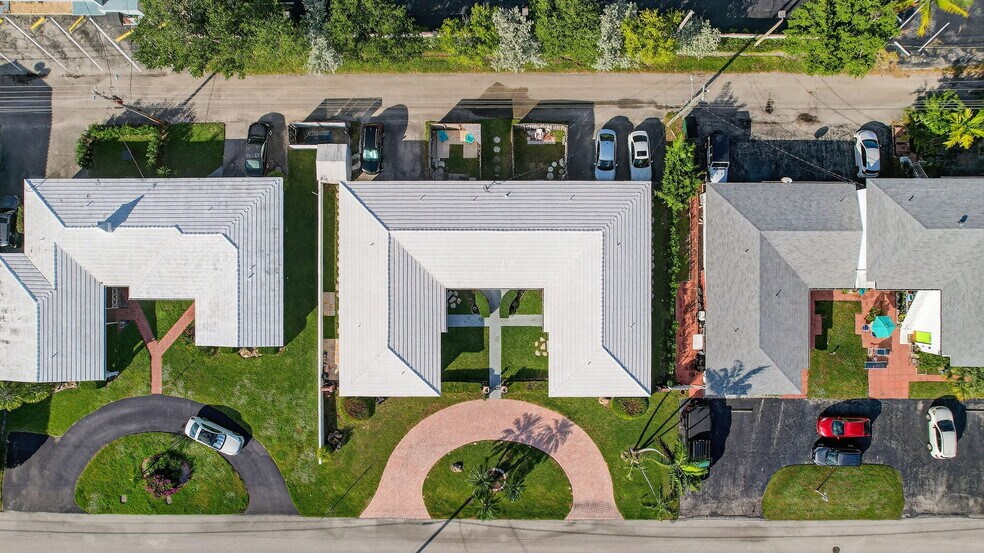 More Photos Of 2853 NE 30th St, Fort Lauderdale Multifamily For Sale