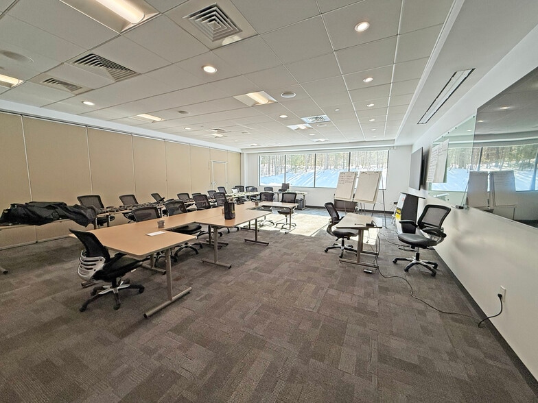 More Photos Of 1800 Southwood Dr, Nashua Office For Sale