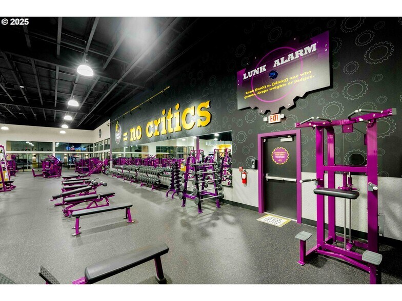 More Photos Of 1236 Teakwood Ave, Coos Bay Health Club For Sale