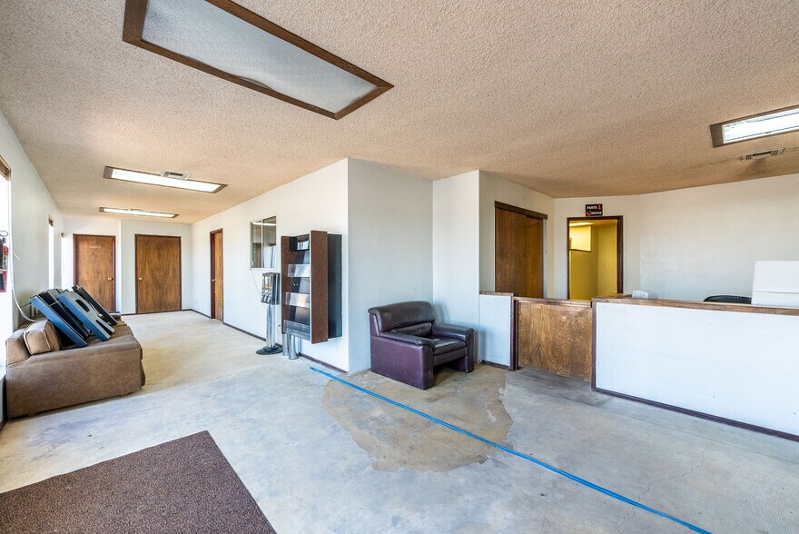 More Photos Of 397 E Evan Hewes Hwy, El Centro Auto Repair For Sale