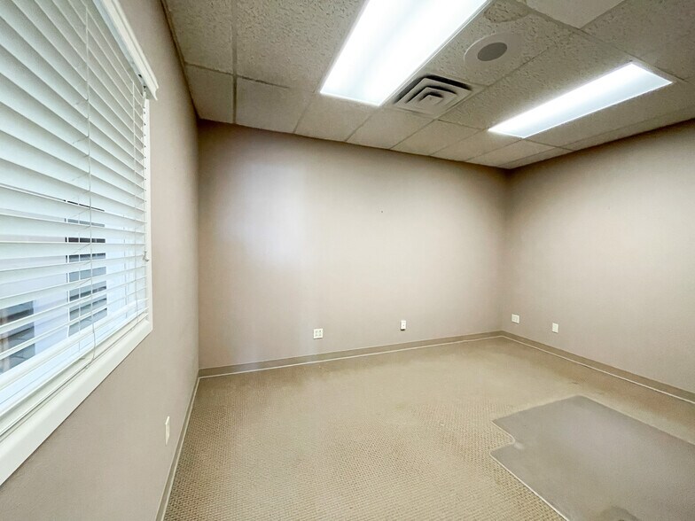 More Photos Of 4101-4103 84th St, Lubbock Office For Lease