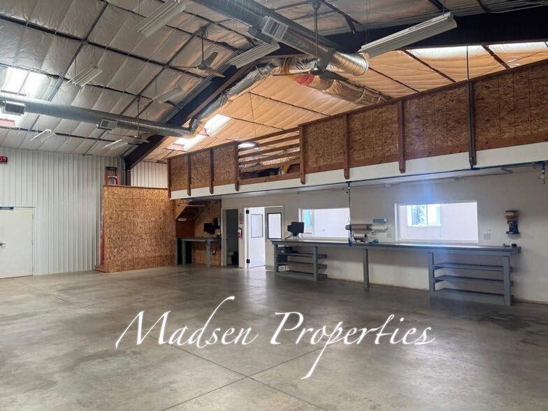 More Photos Of 1115 Ewald Ct, Paradise Manufacturing For Lease