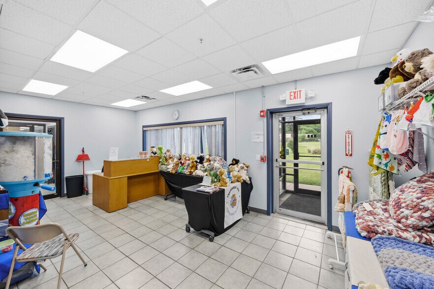 More Photos Of 294 Gambee Rd, Geneva Warehouse For Sale