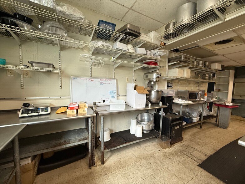 More Photos Of 643 Chandler St, Worcester Restaurant For Lease