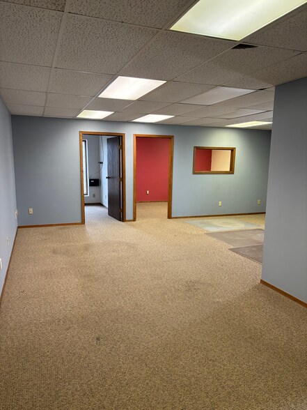 More Photos Of 1000 8th St SE, Detroit Lakes Office For Lease