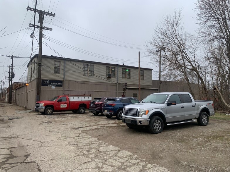 3527-3529 E Canfield St  