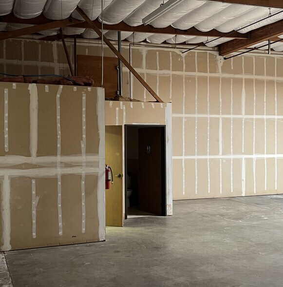 More Photos Of 30995-30997 Huntwood Ave, Hayward Warehouse For Lease