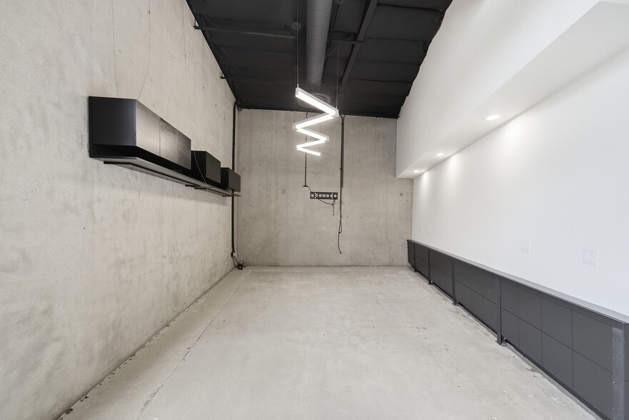 More Photos Of 3194 Airport Loop Dr, Costa Mesa Warehouse For Lease