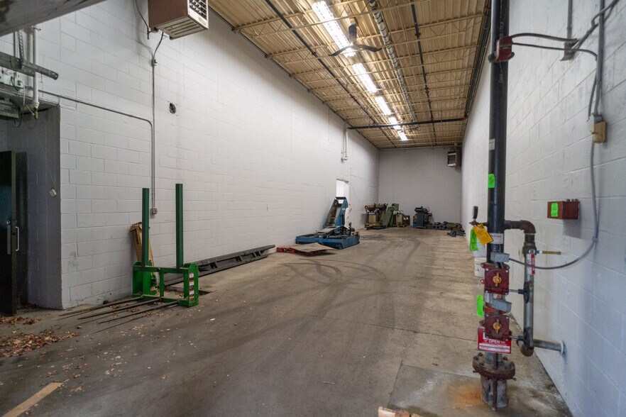 More Photos Of 1304 Valleyhigh Dr NW, Rochester Showroom For Sale