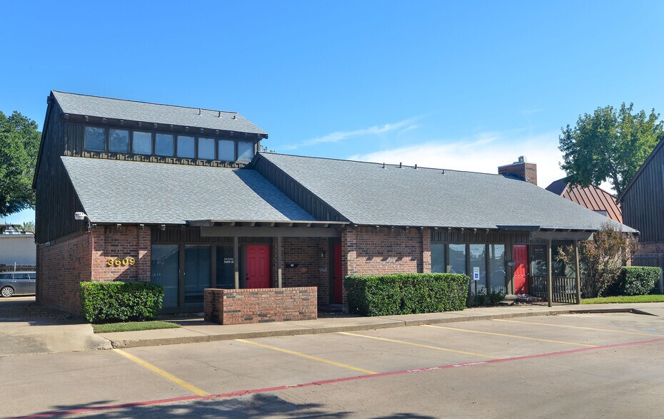 Primary Photo Of 3603-3617 W Pioneer Pky, Arlington Office For Lease