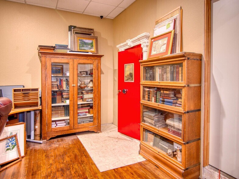 More Photos Of 228 Fort McKavitt St, Mason Storefront Retail Residential For Sale