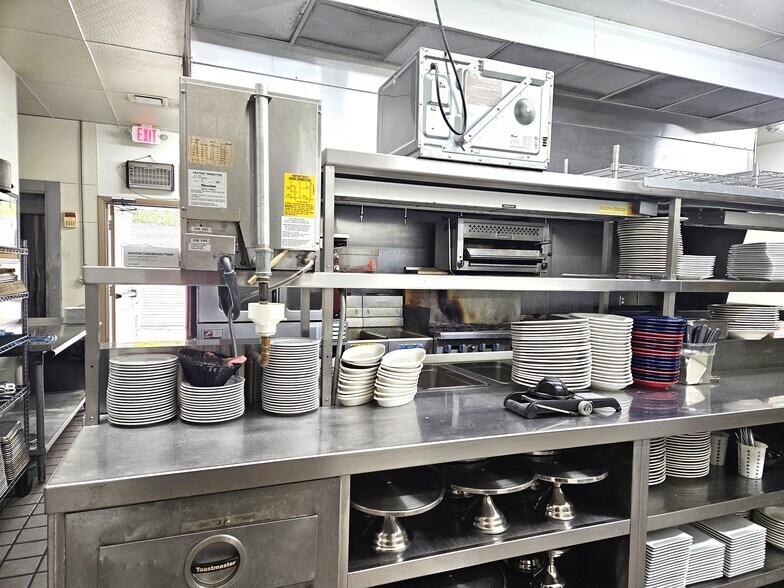 More Photos Of 5530 Gratiot Rd, Saginaw General Retail For Sale