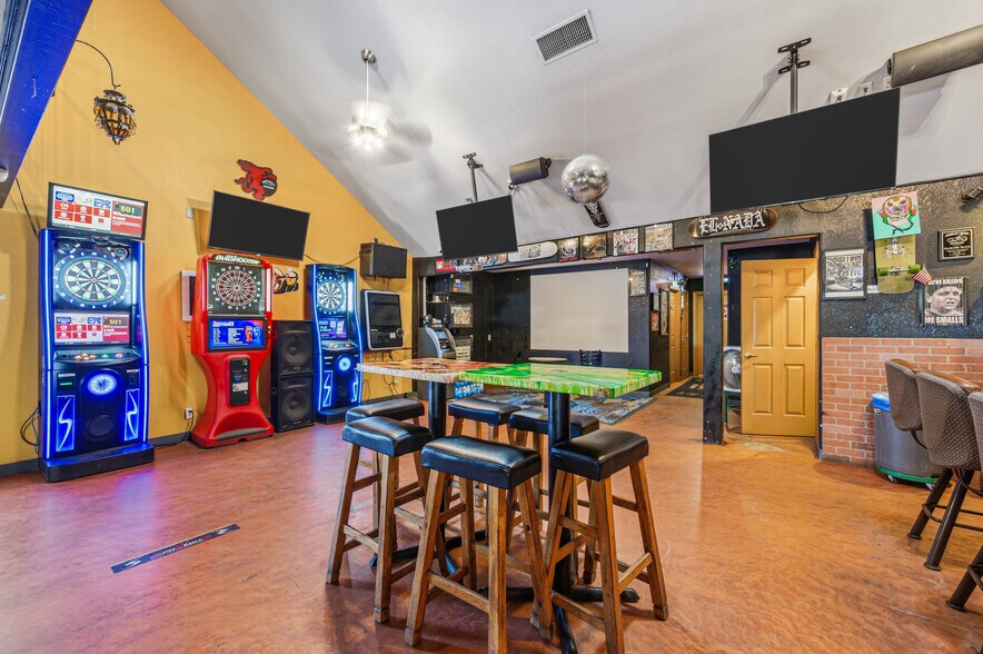 More Photos Of 877 Hancock Rd, Bullhead City Bar For Sale