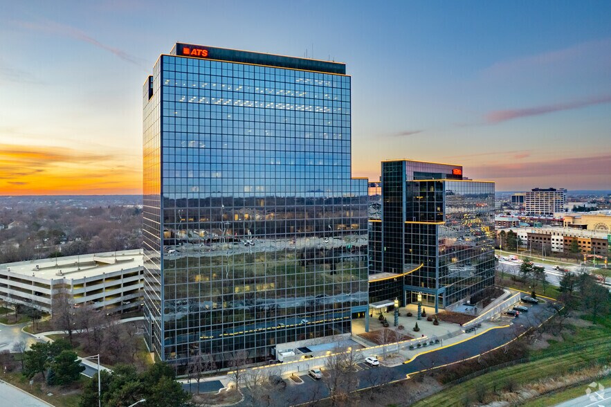 More Photos Of 425 N Martingale Rd, Schaumburg Unknown For Lease