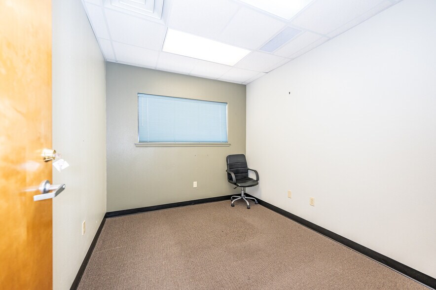 More Photos Of 1105 Avenue H, Bay City Medical For Lease